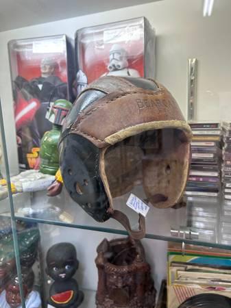 West Saint Paul Antiques - ANTIQUE VINTAGE FOOTBALL HELMET 