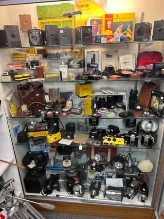 West Saint Paul Antiques - VINTAGE CAMERAS LARGE SELECTION