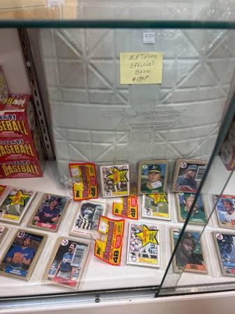 West Saint Paul Antiques - MN TWINS OFFICAL BASE - $135