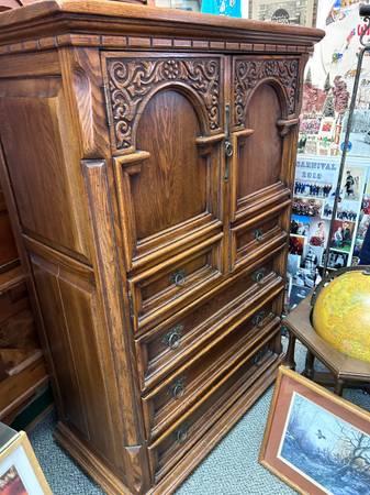 West Saint Paul Antiques