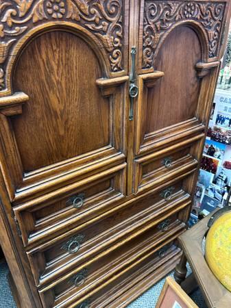 West Saint Paul Antiques