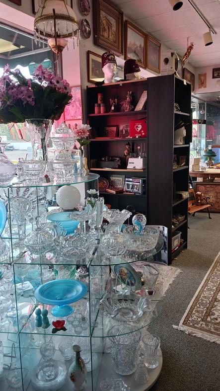 West Saint Paul Antiques