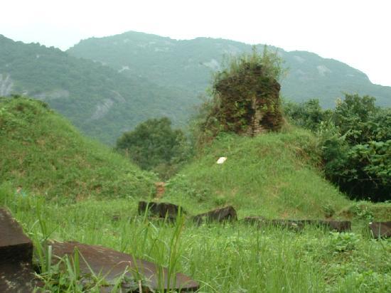 Que Son Mountains Vietnam 