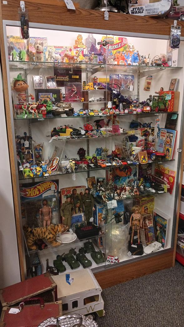Jason & Julie Debing, Antique & Collectible Dealers