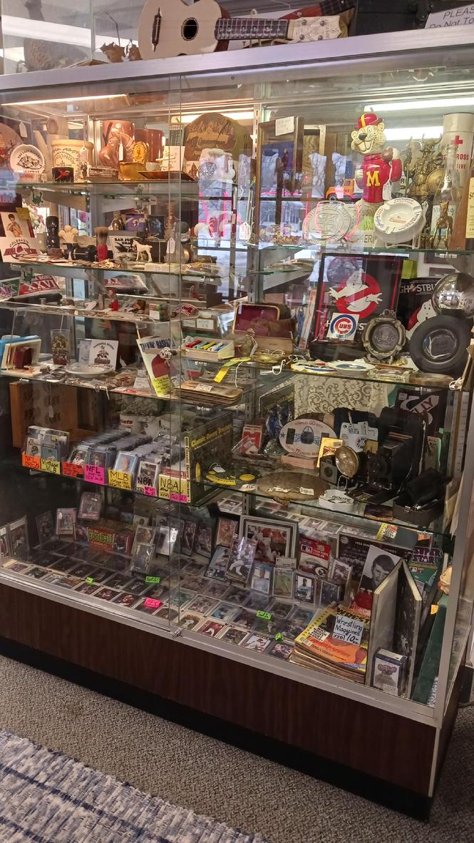 Jason & Julie Debing, Antique & Collectible Dealers