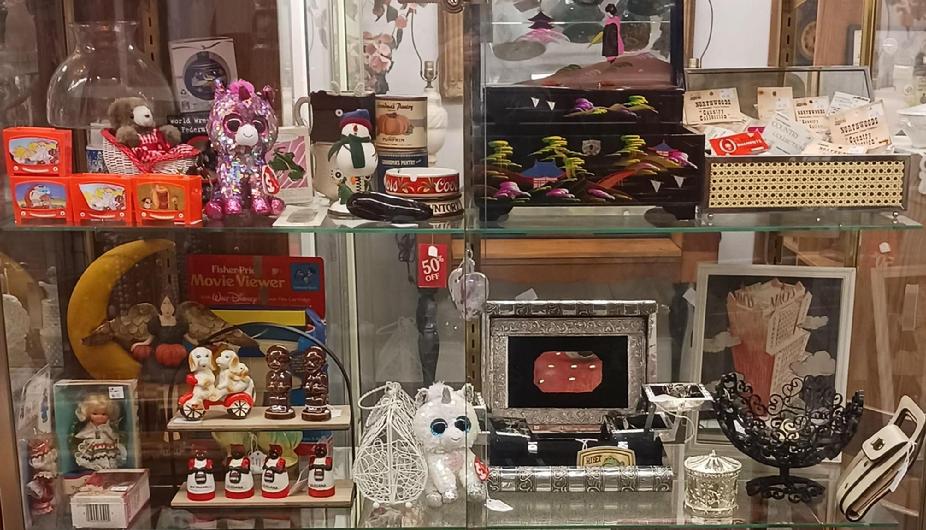 Jason & Julie Debing, Antique & Collectible Dealers