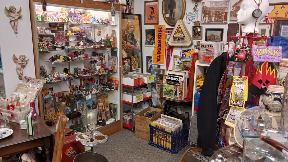 Jason & Julie Debing, Antique & Collectible Dealers