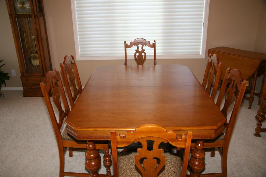William and Mary style DR Table w/ 6 Chairs